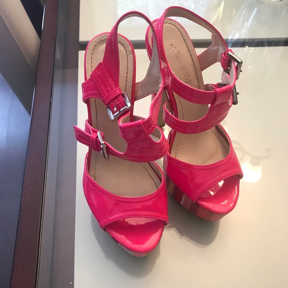 Very beautiful pair of heels, glossy pink. - Picture 2 of 7